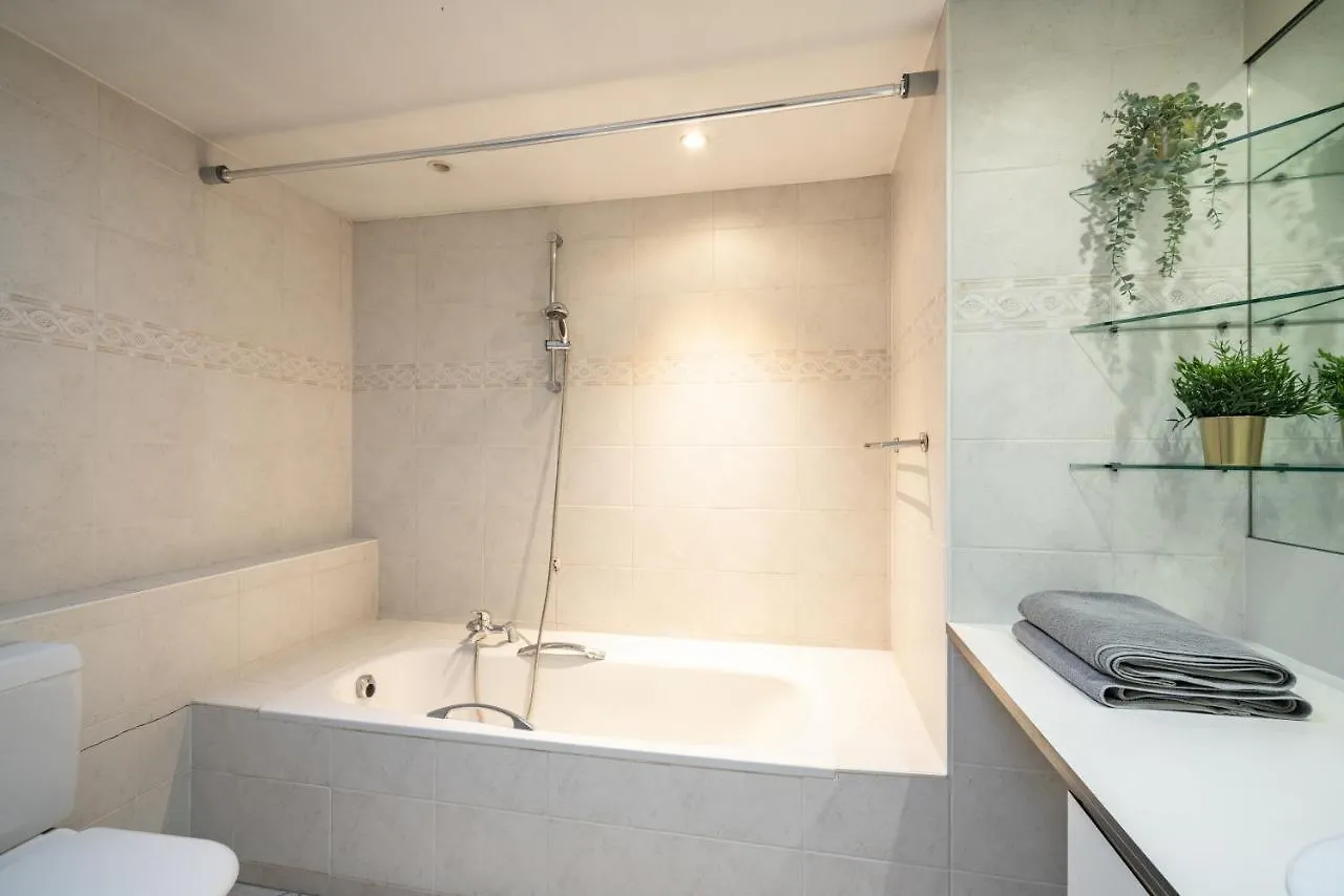 The Capital Street Triplex Apartment Antwerp 0*,